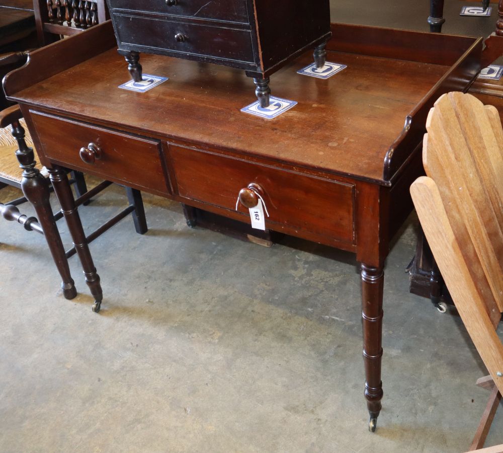 A Regency mahogany side table / wash stand, W.108cm, D.56cm, H.77cm